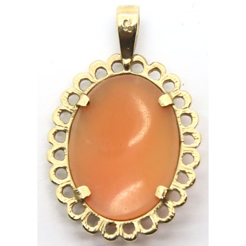 16 - 9 ct gold cameo pendant. 3.4g.  P&P Group 1 (£14+VAT for the first lot and £1+VAT for subsequent lot... 