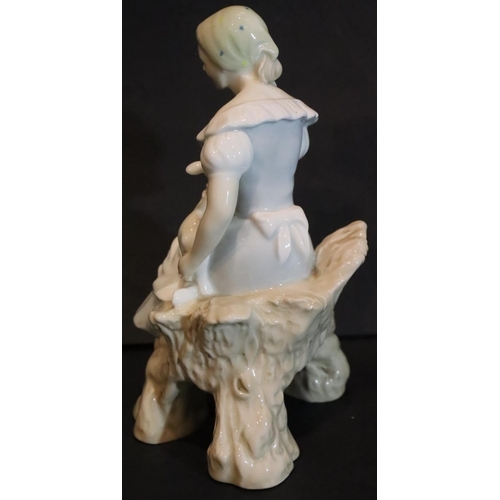 246 - Royal Doulton shepherdess figurine HN 2990, H: 21cm . P&P Group 2 (£18+VAT for the first lot and £3+... 