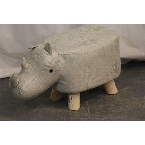 557A - Rhino footstool, H: 26cm , L: 50cm. P&P Group 3 (£25+VAT for the first lot and £5+VAT for subsequent... 