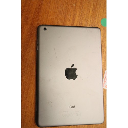 138 - iPad mini. P&P Group 1 (£14+VAT for the first lot and £1+VAT for subsequent lots)
Condition Report: ... 