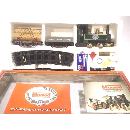 2205 - Mamod live steam good train set, green locomotive, light use, very good condition, some paint marks ... 