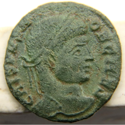 3108 - 4th Century Constantine Dynasty with Sacrificial Altar and Globe. P&P Group 1 (£14+VAT for the first... 