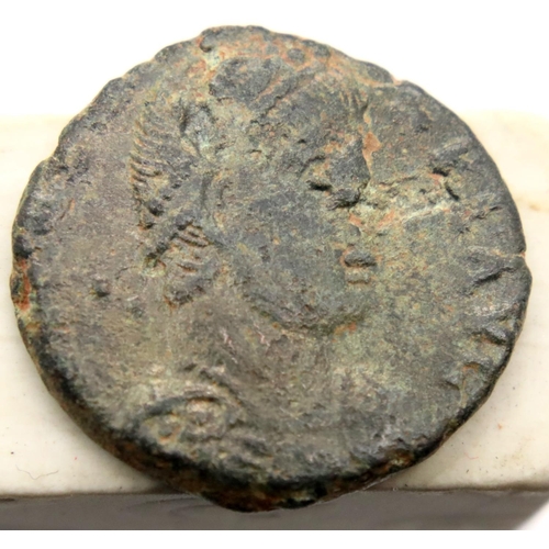 3112 - 4th Century Constantine Dynasty with Captor dragging Slave. P&P Group 1 (£14+VAT for the first lot a... 