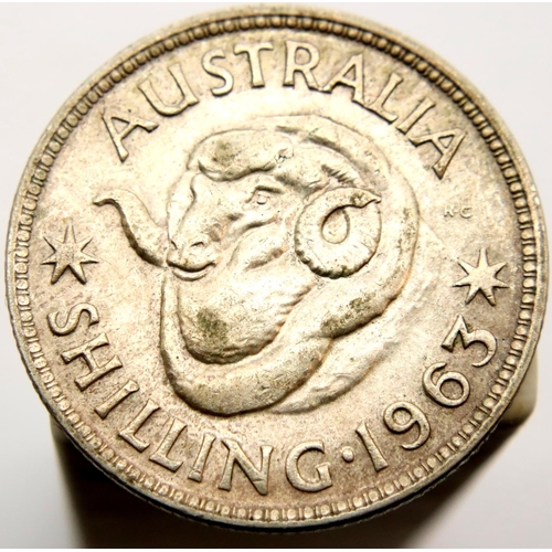 3162 - 1963 - Silver Shilling of Queen Elizabeth for Australia. P&P Group 1 (£14+VAT for the first lot and ... 