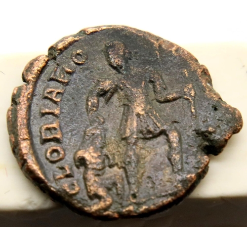 3167 - Roman Bronze AE3 of Constantine dynasty - Victor dragging slave captive. P&P Group 1 (£14+VAT for th... 