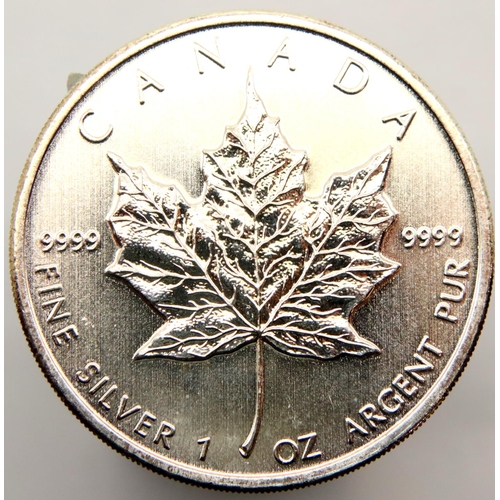 3266 - 2010 1oz pure silver Canadian Maple coin. P&P Group 1 (£14+VAT for the first lot and £1+VAT for subs... 