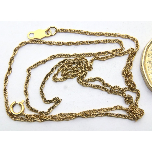 67 - 18ct yellow gold fine necklace, L: 60 cm, 1.5g. P&P Group 1 (£14+VAT for the first lot and £1+VAT fo... 