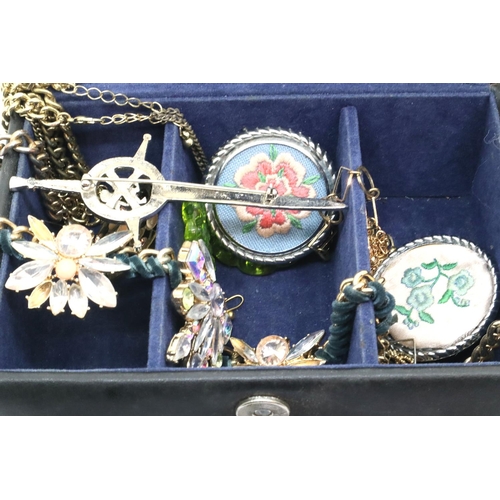 75 - Leather box containing assorted costume jewellery. P&P Group 3 (£25+VAT for the first lot and £5+VAT... 