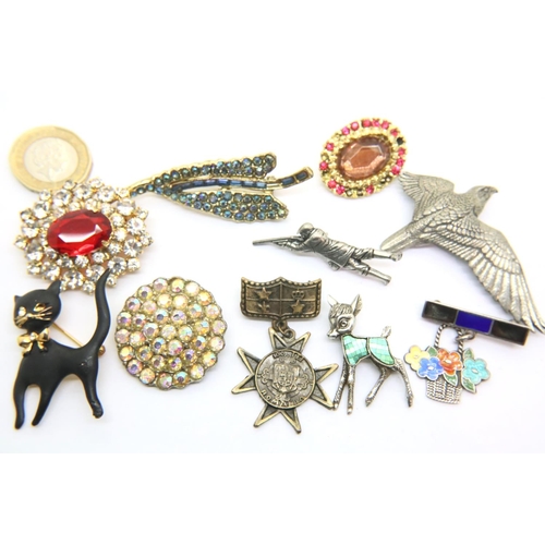 78 - Assorted costume brooches. P&P Group 1 (£14+VAT for the first lot and £1+VAT for subsequent lots)