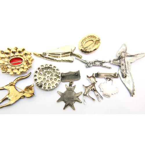 78 - Assorted costume brooches. P&P Group 1 (£14+VAT for the first lot and £1+VAT for subsequent lots)