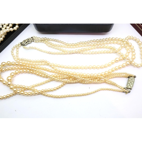 80 - Collection of vintage pearl necklaces.  P&P Group 1 (£14+VAT for the first lot and £1+VAT for subseq... 