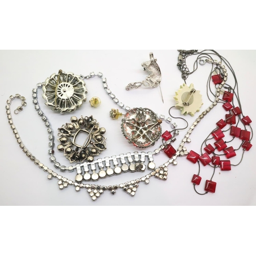 97 - Mixed costume jewellery including cat and mouse brooch. P&P Group 1 (£14+VAT for the first lot and £... 