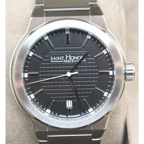 111 - Boxed gents Saint Honore calendar wristwatch, dial D: 35 mm. P&P Group 1 (£14+VAT for the first lot ... 