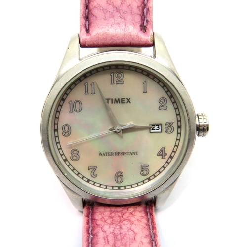 128 - Gents Timex vintage calendar wristwatch, dial D: 35 mm. P&P Group 1 (£14+VAT for the first lot and £... 