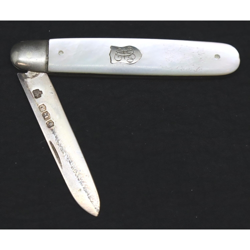 150 - Hallmarked silver fruit knife with mother of pearl handle. P&P Group 1 (£14+VAT for the first lot an... 