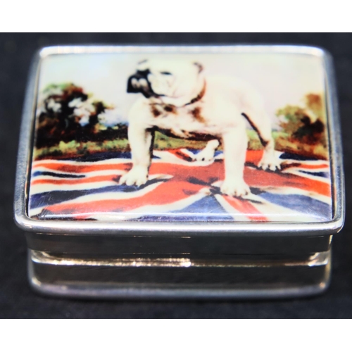 155 - Silver pill box with enamel British Bulldog, 20g. P&P Group 1 (£14+VAT for the first lot and £1+VAT ... 