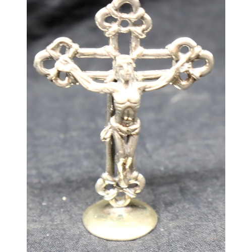 164 - Continental 800 silver Crucifix pendant, L: 5 cm. P&P Group 1 (£14+VAT for the first lot and £1+VAT ... 