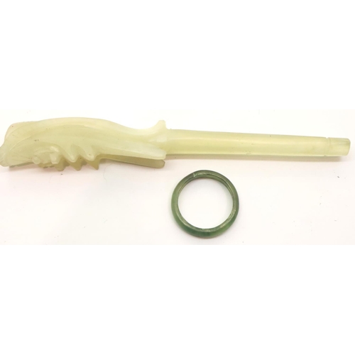 181 - White Jade cheroot holder L: 11 cm and a green jade ring. P&P Group 1 (£14+VAT for the first lot and... 