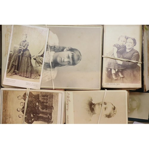 185 - Box of antique photographs, monochrome visiting cards, cabinet cards etc. P&P Group 1 (£14+VAT for t... 