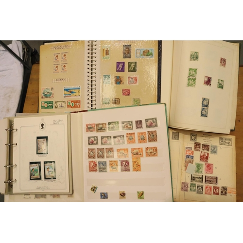 189 - Five postage stamp albums with mixed worldwide content. P&P Group 3 (£25+VAT for the first lot and £... 