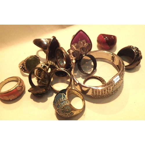 1083 - Selection of large ladies fashion dress rings and an Oasis ladies wristwatch. P&P Group 1 (£14+VAT f... 