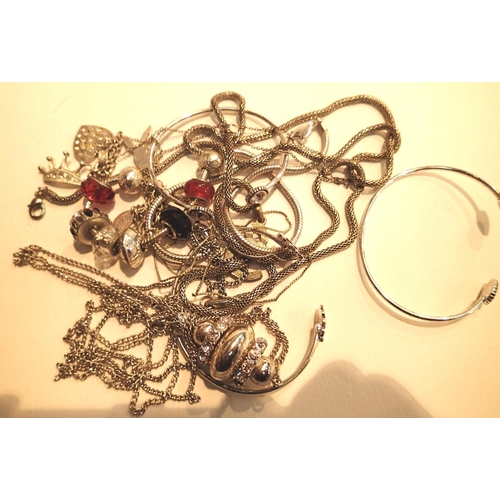 1110 - Selection of silver coloured costume jewellery to include bangles chains etc. P&P Group 1 (£14+VAT f... 