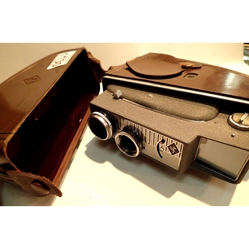 1130 - Vintage leather cased Agfa Movex automatic cine camera. P&P Group 2 (£18+VAT for the first lot and £... 