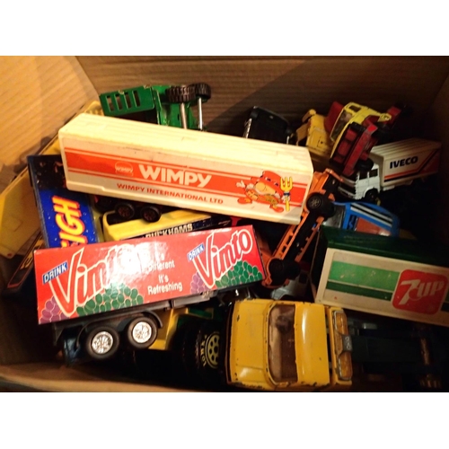 1142 - Box containing a selection of diecast vehicles. P&P Group 2 (£18+VAT for the first lot and £3+VAT fo... 