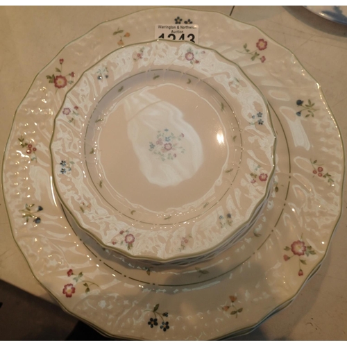 1243 - Selection of Royal Doulton Avignon patterned ceramic plates. Not available for in-house P&P, contact... 