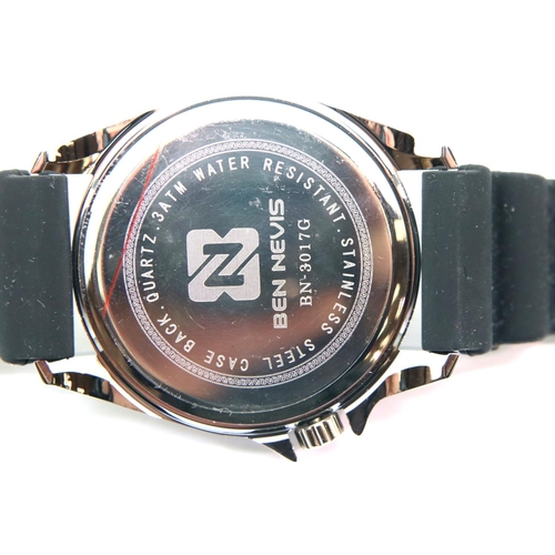 122 - Gents Ben Nevis day date wristwatch, dial D: 30 mm. P&P Group 1 (£14+VAT for the first lot and £1+VA... 