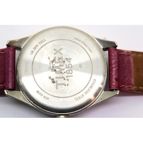 128 - Gents Timex vintage calendar wristwatch, dial D: 35 mm. P&P Group 1 (£14+VAT for the first lot and £... 