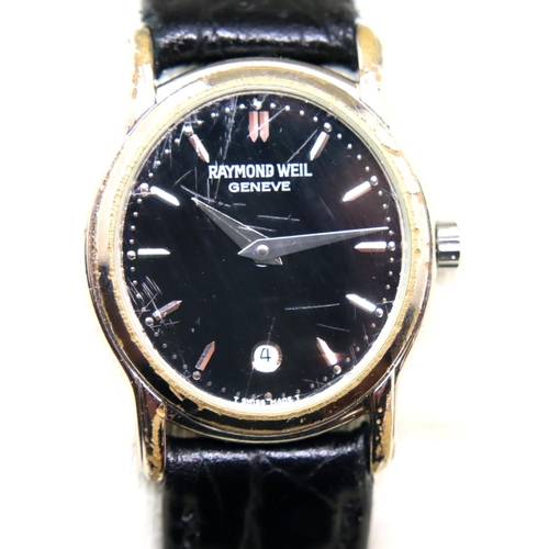 137 - Raymond Weil ladies wristwatch with black dial and leather strap in original box. P&P Group 1 (£14+V... 