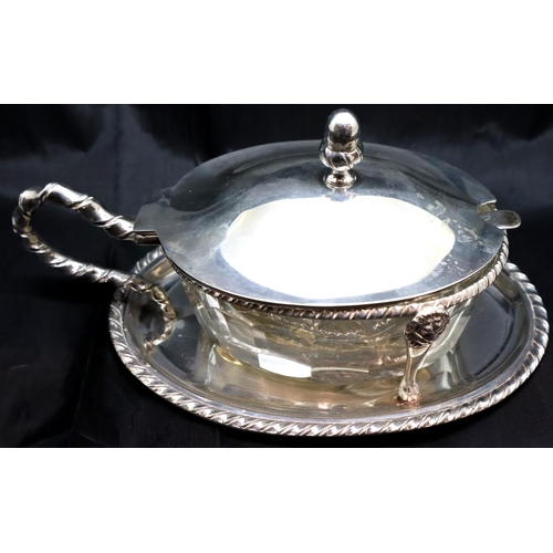 142 - Continental 800 silver lidded jam pot with spoon, 359g. P&P Group 1 (£14+VAT for the first lot and £... 