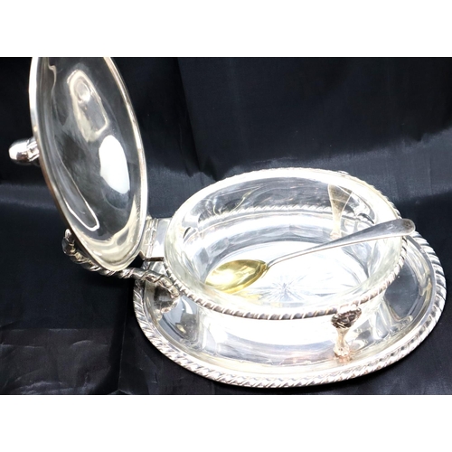 142 - Continental 800 silver lidded jam pot with spoon, 359g. P&P Group 1 (£14+VAT for the first lot and £... 