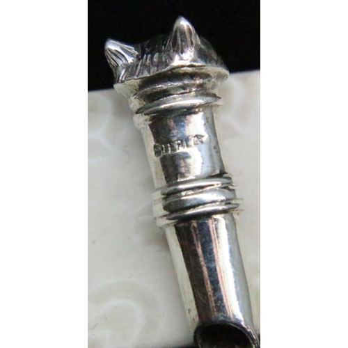 160 - Silver Fox head whistle, L: 3 cm, 5.7g. P&P Group 1 (£14+VAT for the first lot and £1+VAT for subseq... 