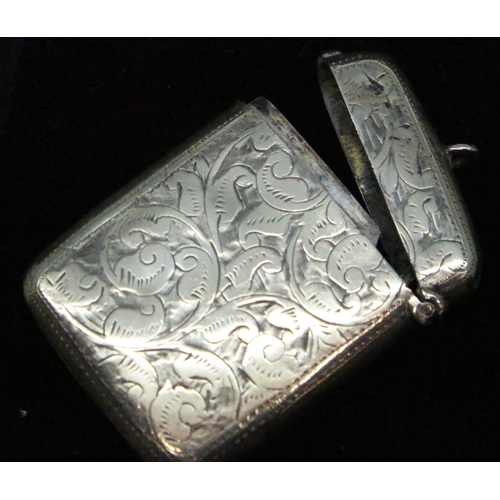 161 - White metal vesta case, L: 5 cm. P&P Group 1 (£14+VAT for the first lot and £1+VAT for subsequent lo... 