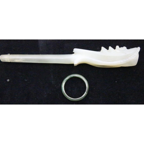 181 - White Jade cheroot holder L: 11 cm and a green jade ring. P&P Group 1 (£14+VAT for the first lot and... 