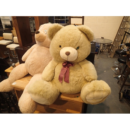 1438 - Two large plush teddy bears, largest H: 130 cm. Not available for in-house P&P, contact Paul O'Hea a... 