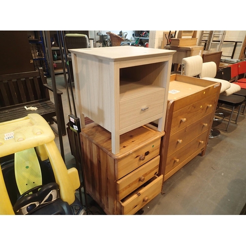 1453 - Small pine chest of drawers and a bedside cabinet. Not available for in-house P&P, contact Paul O'He... 