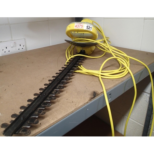 1521 - Challenge 550w electric hedge trimmer. Not available for in-house P&P, contact Paul O'Hea at Mailbox... 