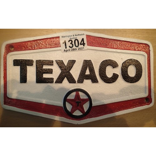 1304 - Cast iron Texaco sign, L: 22 cm. P&P Group 1 (£14+VAT for the first lot and £1+VAT for subsequent lo... 