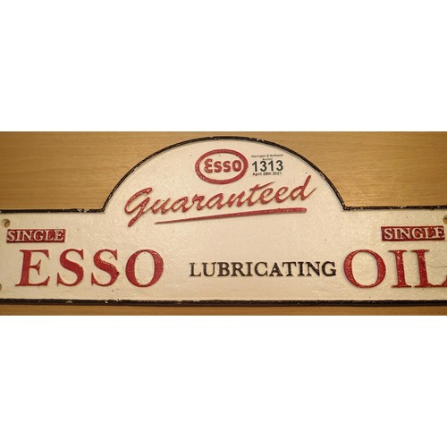 1313 - Cast iron Esso oil sign, L: 48 cm. P&P Group 2 (£18+VAT for the first lot and £3+VAT for subsequent ... 