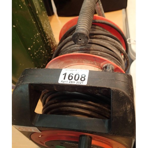 1608 - Masterplug 20m electric cable reel and a 15m Workzone electric cable reel. Not available for in-hous... 