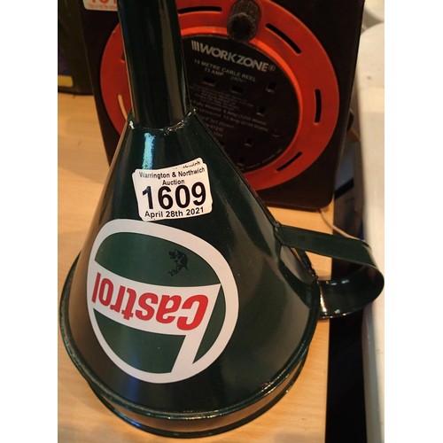 1609 - Green metal Castrol oil funnel. P&P Group 2 (£18+VAT for the first lot and £3+VAT for subsequent lot... 