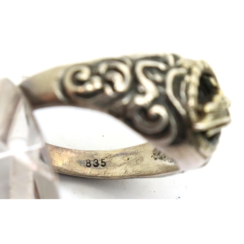 3105 - 835 silver German WWII Luftwaffe Paratroopers signet ring, size V. P&P Group 1 (£14+VAT for the firs... 