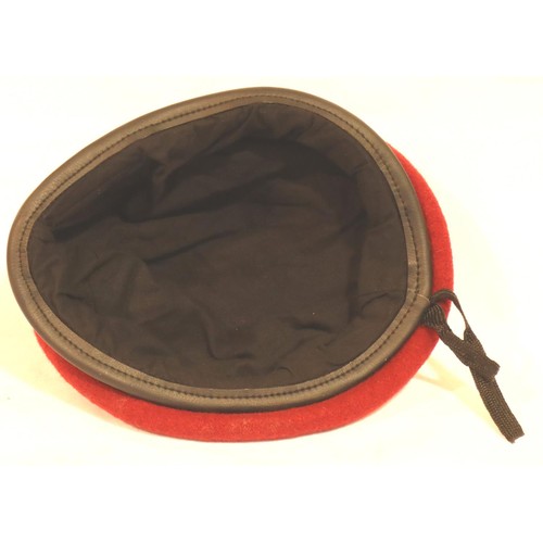 3063 - A post war SAS red beret, badged, medium size. P&P Group 1 (£14+VAT for the first lot and £1+VAT for... 