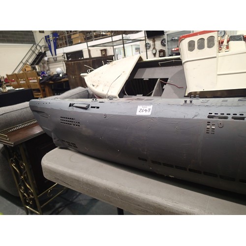 2648 - Model submarine, approximately 6ft in length. Fitted with all diving equipment. Untested, poor shell... 