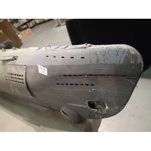 2648 - Model submarine, approximately 6ft in length. Fitted with all diving equipment. Untested, poor shell... 