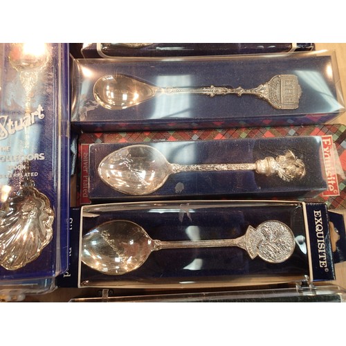 1158 - Box of collectable silver plated souvenir spoons and others. P&P Group 2 (£18+VAT for the first lot ... 