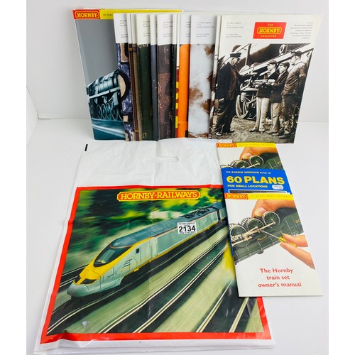 2134 - 13x Hornby Collector Club Magazines (2000 - 2002 Issue), 46th 2000 Brochure, 3x Further booklets all... 